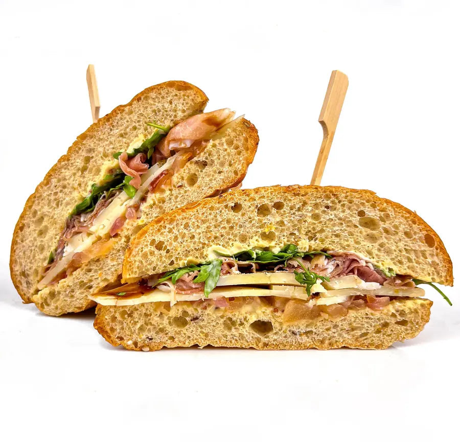 Sandwich Prosciutto, chutney de poires et Manchego